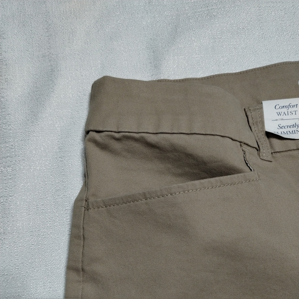 Croft & Barrow Women's Khaki Capri Size (14) - Picture 9 of 12